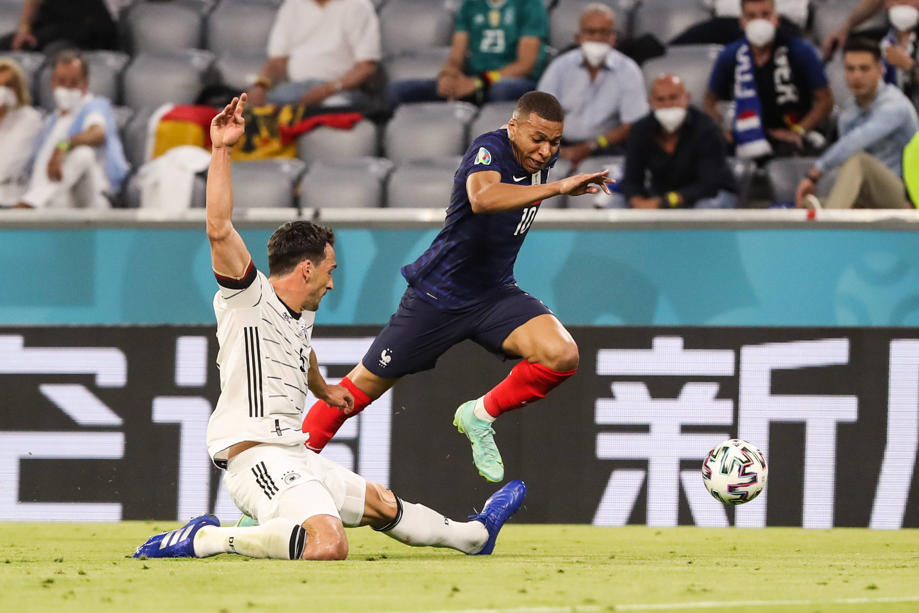 法国战胜对手，稳定欧锦赛资格